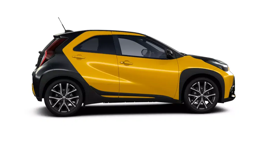 Nieuw Toyota Aygo x Hatchback 1.5 TNGA HEV CVT GR Sport LHD M50 - Mustard Metallic / Black 3