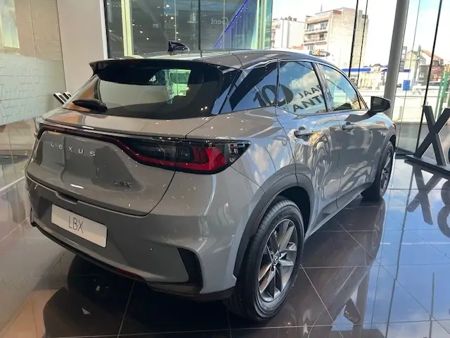 Occasie Lexus Lbx B-SUV 1.5 TNGA HEV CVT Base LHD 1H5 - Cement Grey 3