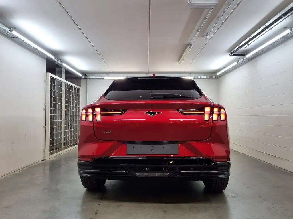 Nieuw Ford Mustang mach-e AWD 76kWh Standard Range 269pk/198kW - A1 7YF - "Rapid Red" Exclusieve metaalkleur 11