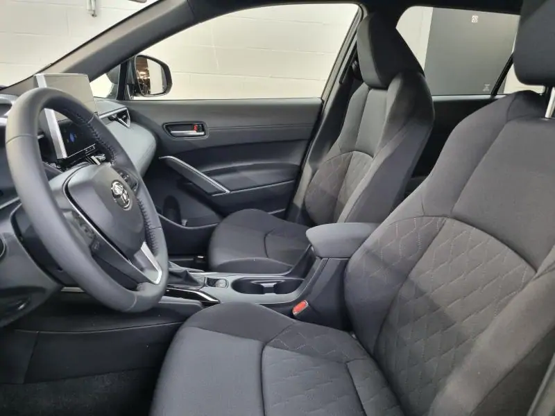 Nieuw Toyota Corolla cross SUV 1.8 Hybrid 2WD CVT Style LHD 218 - ATTITUDE BLACK (218) 4