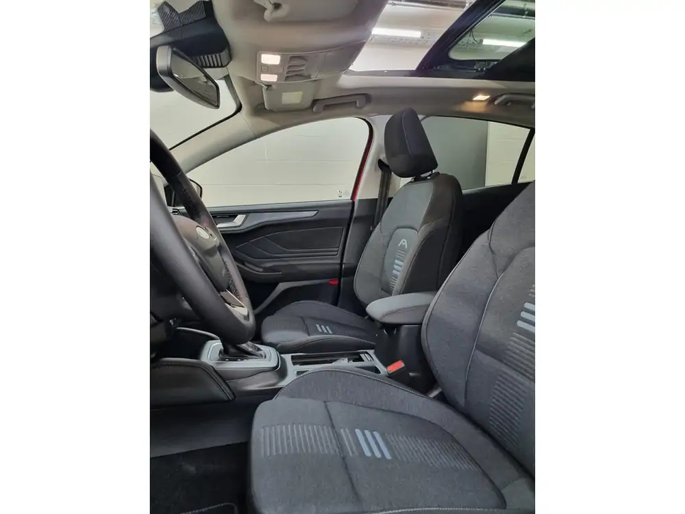 Demo Ford Focus mca Active X 1.0i EcoBoost 155pk / 114kW mHEV A7 - 5d FCU - "Fantastic Red" Exclusieve metaalkleur 4