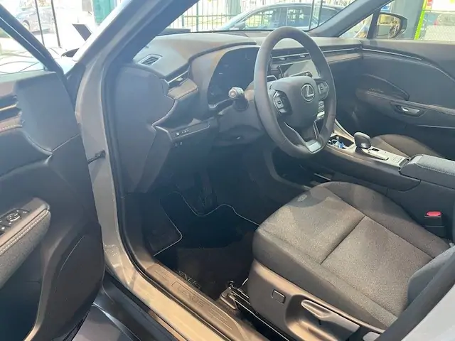 Occasie Lexus Lbx B-SUV 1.5 TNGA HEV CVT Base LHD 1H5 - Cement Grey 5