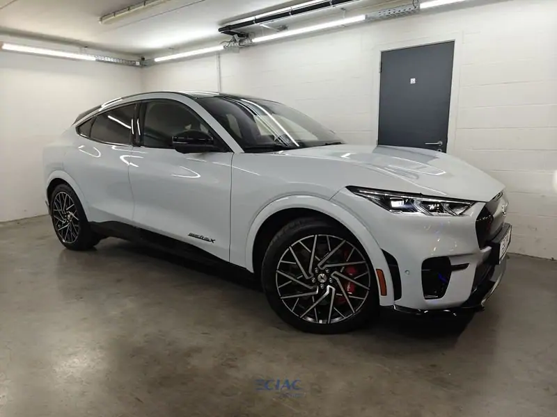 Nieuw Ford Mustang mach-e GT 99kWh Extended Range 487pk/358kW - A1 PN4HZ - "Space White" Metaalkleur 2