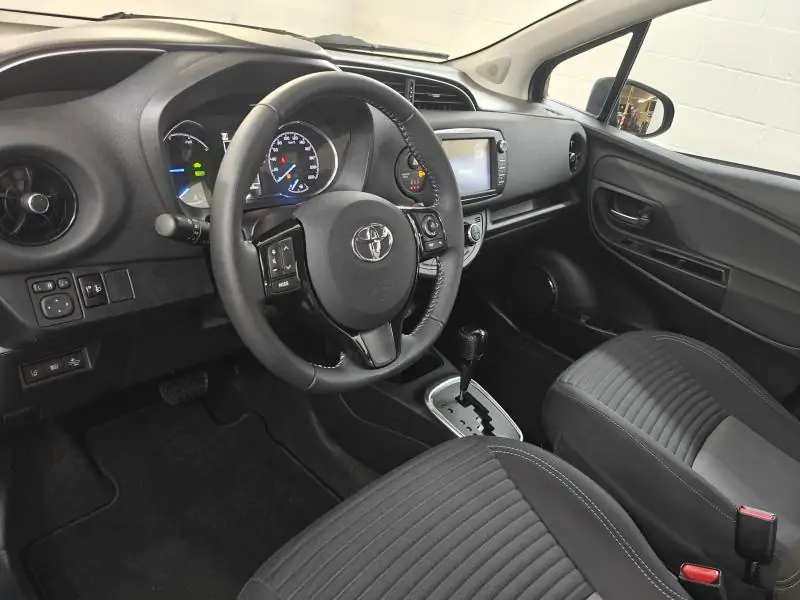 Occasie Toyota Yaris 5 d. 1,5 Hybrid e-CVT Comfort & Pack Y-C 8X2 - NEBULA BLUE METALLIC (8X2) 4