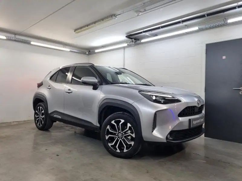 Nieuw Toyota Yaris cross B-SUV 1.5 TNGA HEV 2WD CVT Dynamic Plus 1L0 - Silver Metallic 2
