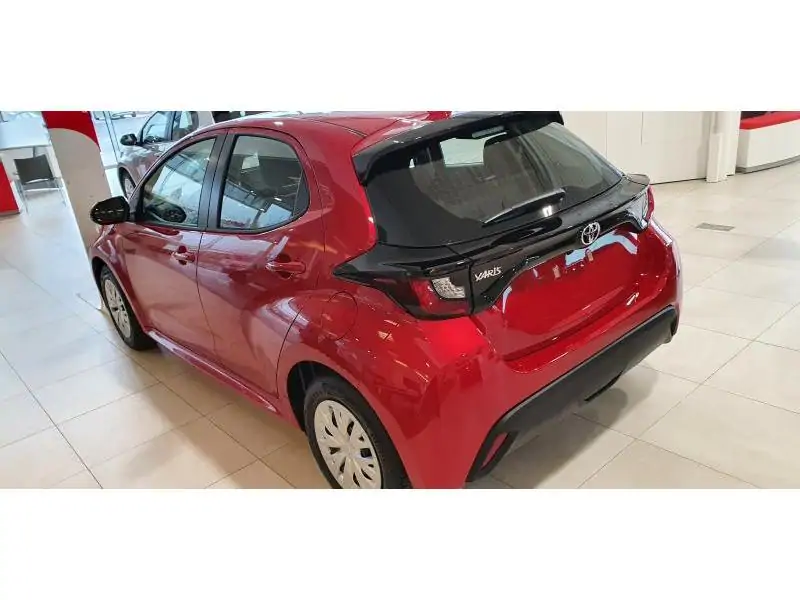 Nieuw Toyota Yaris 5 d. 1.5 VVT-iE 6MT Dynamic LHD 3U5 - EMOTIONAL RED METALLIC P 2