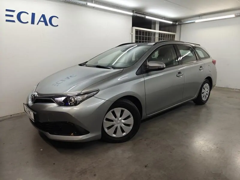 Toyota Auris 1.33 Dual VVT-i 6 MT