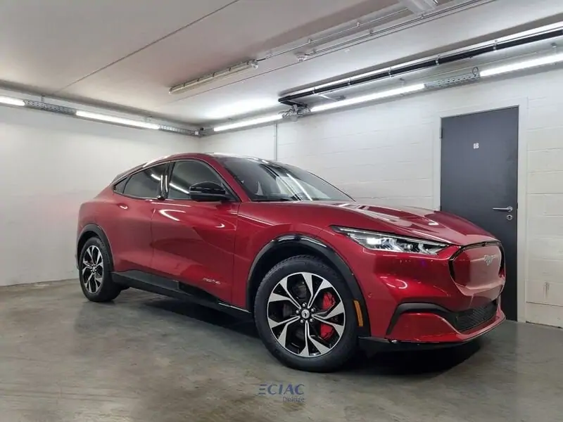 Nieuw Ford Mustang mach-e AWD 76kWh Standard Range 269pk/198kW - A1 7YF - "Rapid Red" Exclusieve metaalkleur 2