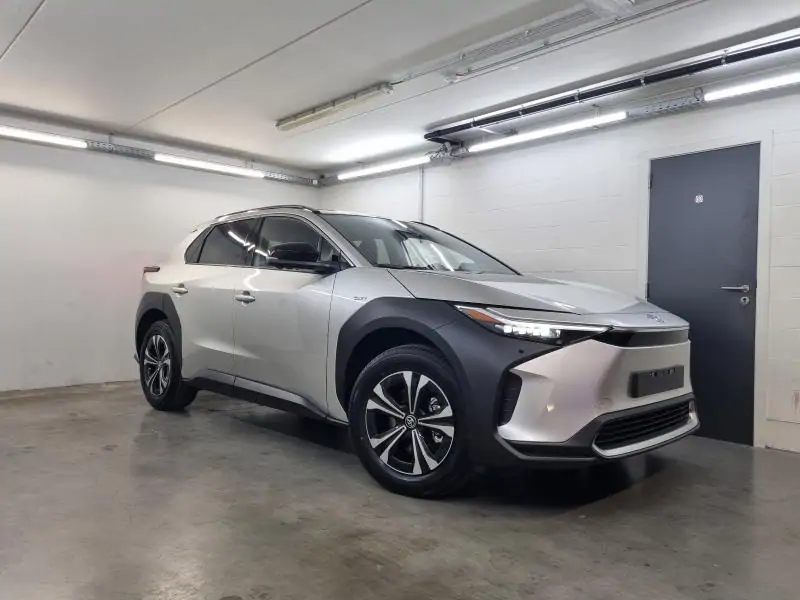 Nieuw Toyota Bz4x SUV LWB EV 2WD AT Executive LHD 1J6 - PRECIOUS SILVER METALLIC 2