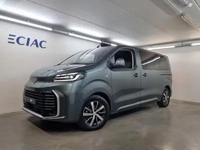 Nieuw Toyota Proace verso MEDIUM 2.0D 140hp MT Family PR 8pl LHD EDU - All Terrain Green