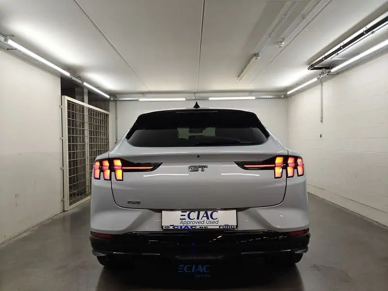 Nieuw Ford Mustang mach-e GT 99kWh Extended Range 487pk/358kW - A1 PN4HZ - "Space White" Metaalkleur 11