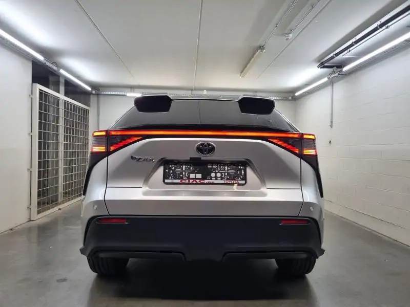 Nieuw Toyota Bz4x SUV LWB EV 2WD AT Executive LHD 1J6 - PRECIOUS SILVER METALLIC 8