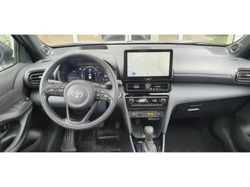 Nieuw Toyota Yaris cross B-SUV 1.5 TNGA HEV 130 2WD CVT Premiere 2VU - Silver Metallic/ Black 4