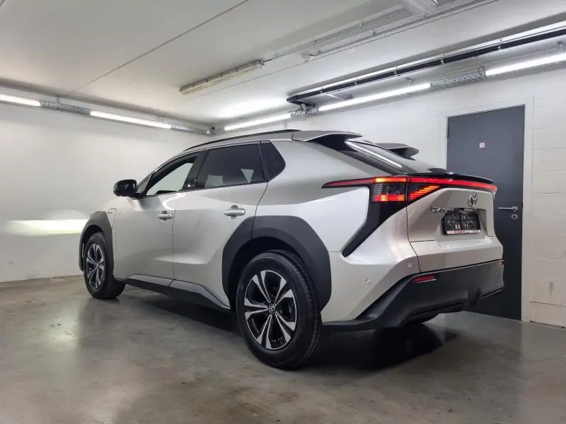 Nieuw Toyota Bz4x SUV LWB EV 2WD AT Executive LHD 1J6 - PRECIOUS SILVER METALLIC 7