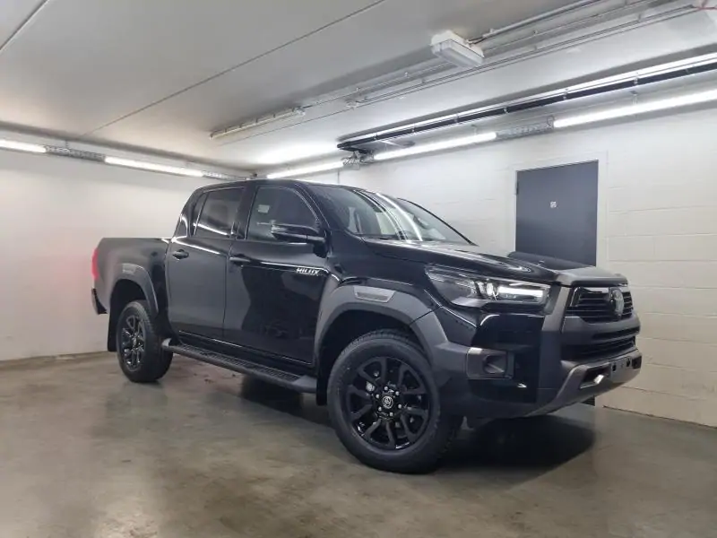 Nieuw Toyota Hilux 4x4 Double Cab 2.8L Diesel MHEV 6AT Invincib 218 - ATTITUDE BLACK 2