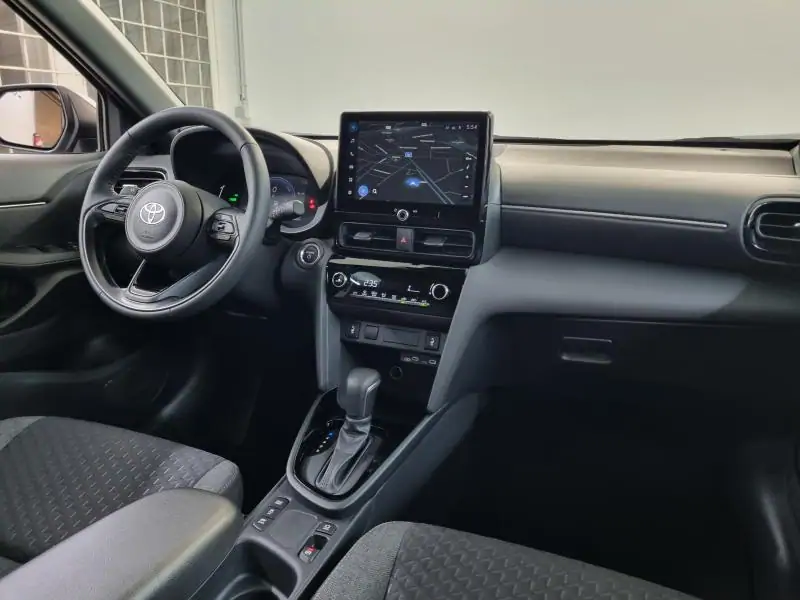 Nieuw Toyota Yaris cross B-SUV 1.5 TNGA HEV 2WD CVT Dynamic Plus 1L0 - Silver Metallic 11
