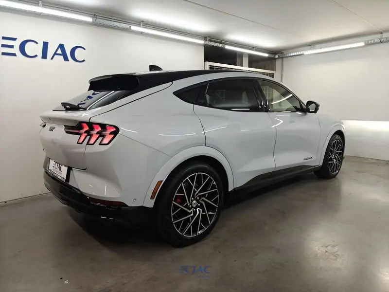 Nieuw Ford Mustang mach-e GT 99kWh Extended Range 487pk/358kW - A1 PN4HZ - "Space White" Metaalkleur 13