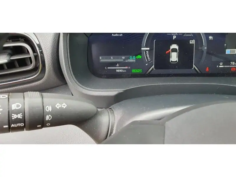 Nieuw Toyota Yaris cross B-SUV 1.5 TNGA HEV 130 2WD CVT Premiere 2VU - Silver Metallic/ Black 9