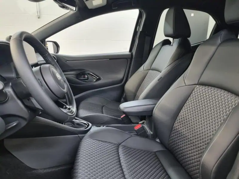 Occasie Toyota Yaris 5 d. 1.5 Hybrid e-CVT Style LHD 209 - NIGHT SKY BLACK METALLIC 4