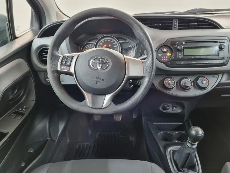 Occasie Toyota Yaris 5d. 1.33 VVT-I 6MT Life LHD 1G3 - DARK GREY METALLIC (1G3) 3