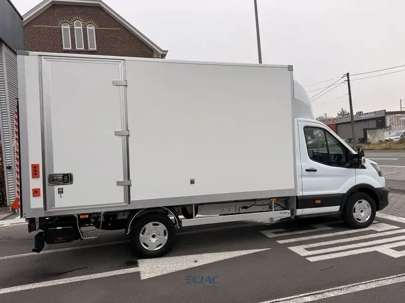 Nieuw Ford Transit 2t mca 350E Chassis enkele cabine L4 Trend M6 2.0 TD 130pk / 96kW N PN3GZ - "Frozen White" Speciale niet-metaalkleur 4