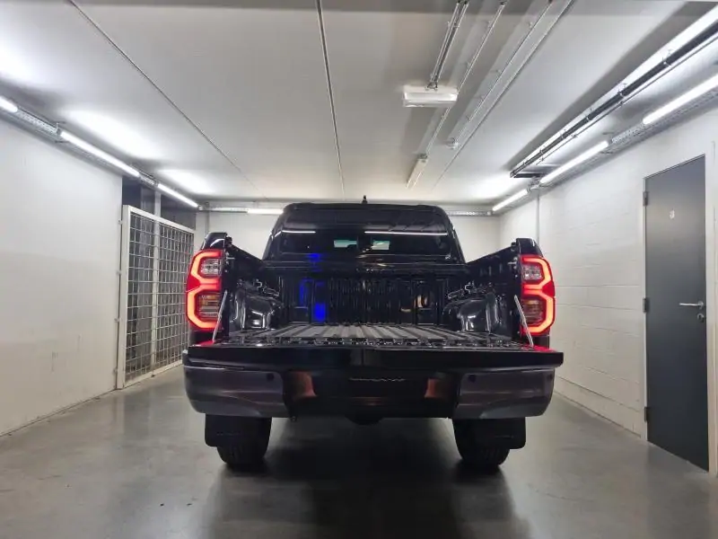 Nieuw Toyota Hilux 4x4 Double Cab 2.8L Diesel MHEV 6AT Invincib 218 - ATTITUDE BLACK 9